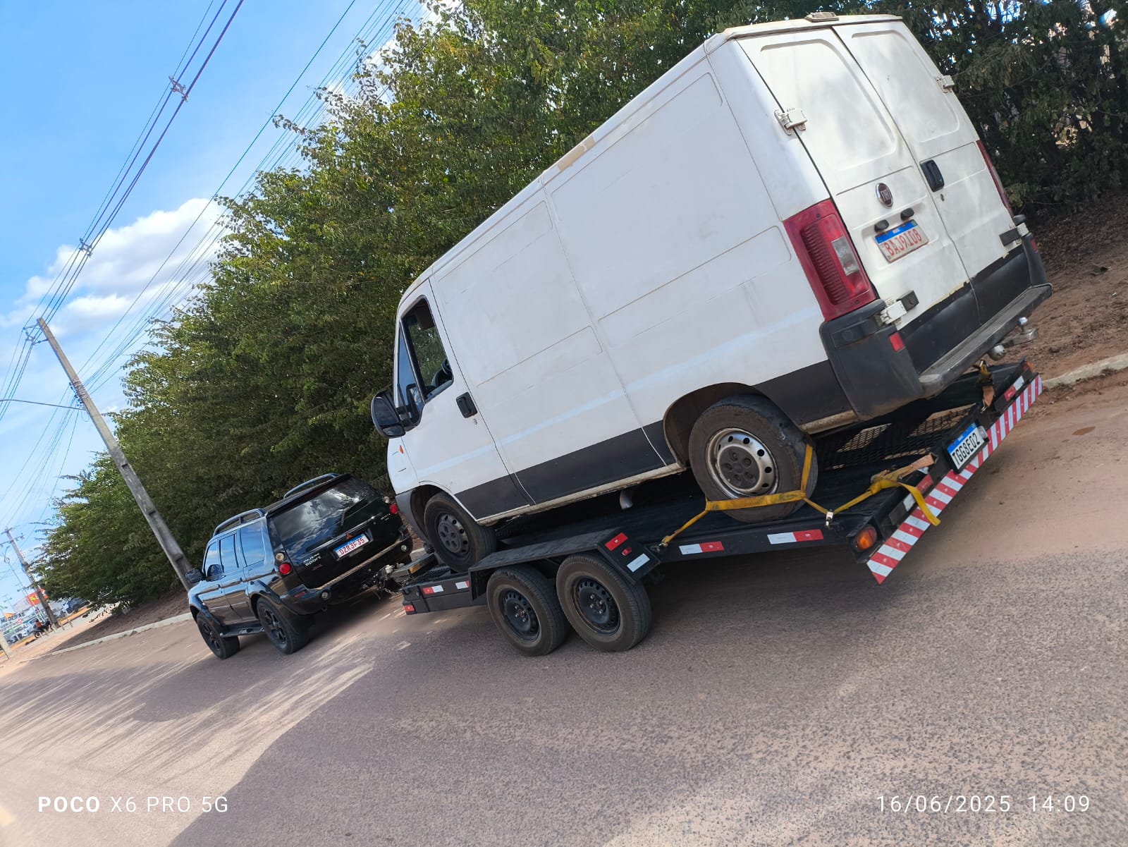 Guincho transportando van utilitária em Sinop MT